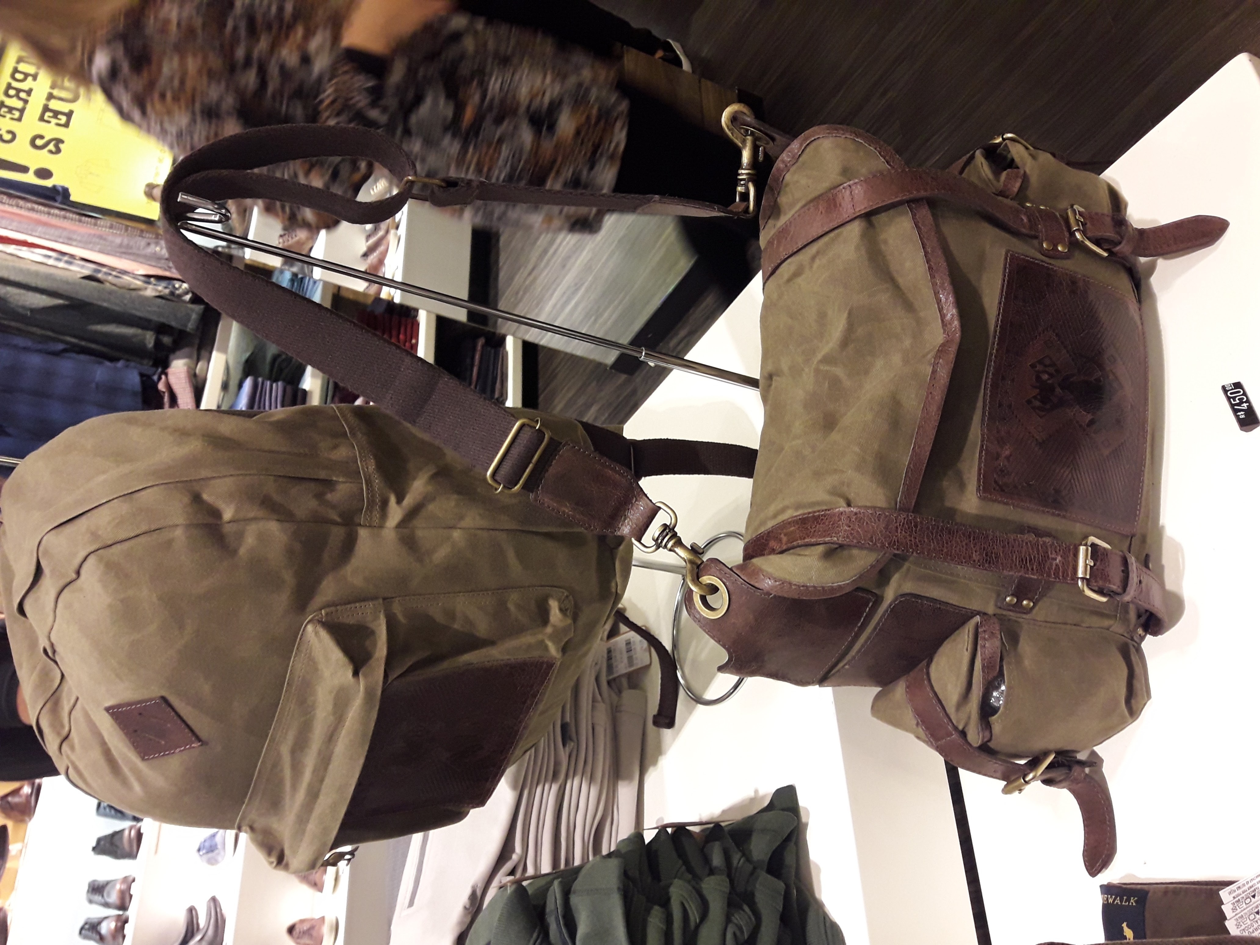 Lona para bolsas, mochilas e acessórios.